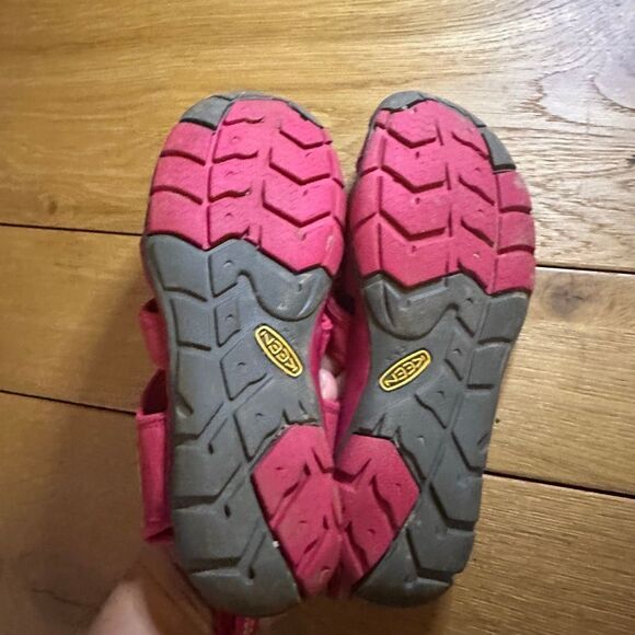 Keen Clearwater CNX Raspberry sandal size 8 - Picture 3 of 5